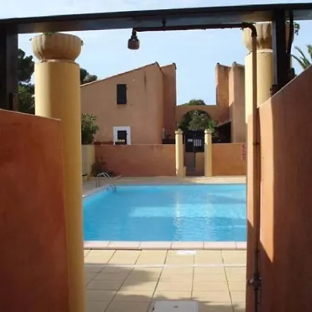 4 Pers, 1 Chambre, Terrasse, Piscine + Parking, Proche Plage - Ref Para138 *